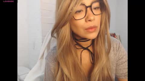 secret online show from December 1, 3:15 am