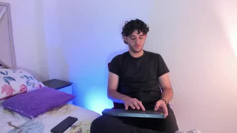 santi700948 online show from March 29, 4:58 am