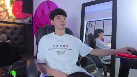 santi online show from December 13, 4:16 pm