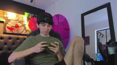 santi online show from February 1, 5:05 pm