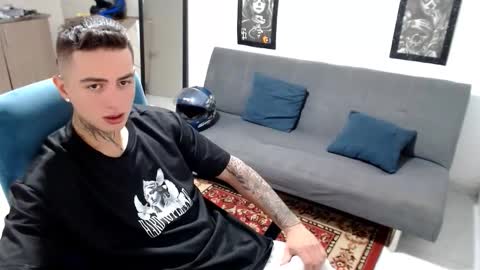 santi_ss online show from November 9, 4:10 pm