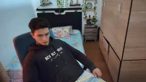 santi_ss online show from July 1, 3:10 pm
