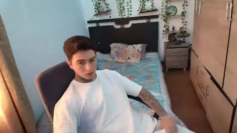 santi_ss online show from August 3, 1:17 pm