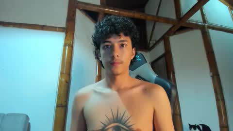 santi_twink19 online show from February 10, 9:12 am