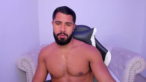 santiago_huntt online show from December 15, 1:40 pm