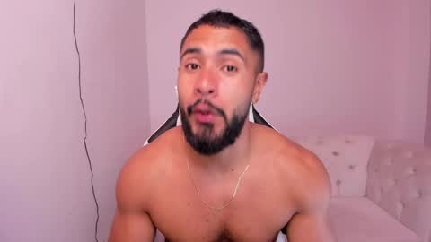 santiago_huntt online show from March 6, 8:48 pm