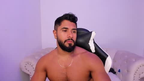 santiago_huntt online show from February 4, 9:40 pm