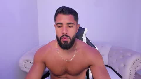 santiago_huntt online show from December 4, 1:55 pm