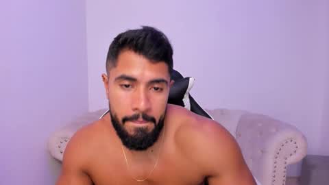 santiago_huntt online show from February 23, 8:33 pm