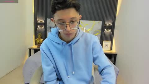 santiago_russo18 online show from September 12, 12:40 pm