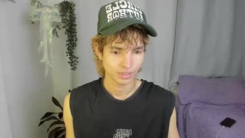 Snapshot of santy_kitty chatting on October 15, 1:09 am kitty online show from October 15, 1:09 am