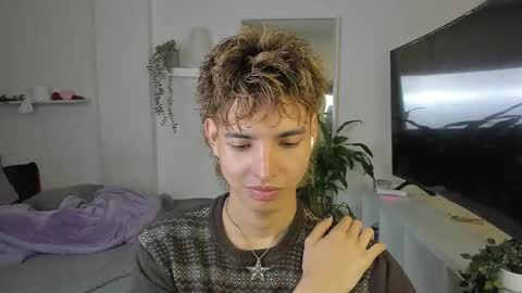 Snapshot of santy_kitty chatting on October 30, 1:39 am kitty online show from October 30, 1:39 am