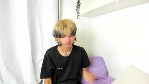 Snapshot of santy_kitty chatting on December 22, 5:11 am kitty online show from December 22, 5:11 am