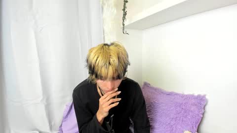 Snapshot of santy_kitty chatting on December 15, 3:24 am kitty online show from December 15, 3:24 am