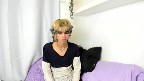 Snapshot of santy_kitty chatting on December 7, 7:10 am kitty online show from December 7, 7:10 am