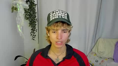 Snapshot of santy_kitty chatting on October 6, 2:51 am kitty online show from October 6, 2:51 am