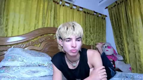 Snapshot of santy_kitty chatting on December 30, 7:21 pm kitty online show from December 30, 7:21 pm