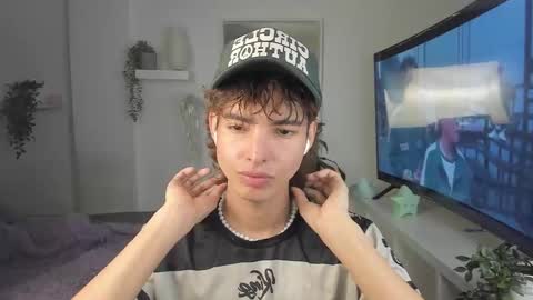 kitty online show from December 3, 4:02 am