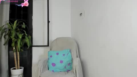 Snapshot of sapphirehot_ chatting on October 18, 7:12 am Liz  online show from October 18, 7:12 am