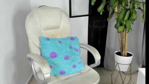 Snapshot of sapphirehot_ chatting on October 25, 10:03 am Liz  online show from October 25, 10:03 am