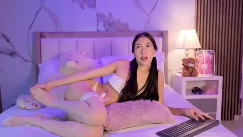 Snapshot of sara_collinss__ chatting on October 21, 12:54 pm SARA online show from October 21, 12:54 pm