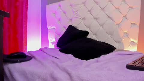 Sara online show from December 4, 9:23 am