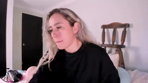 sara_kaii online show from June 12, 9:47 pm