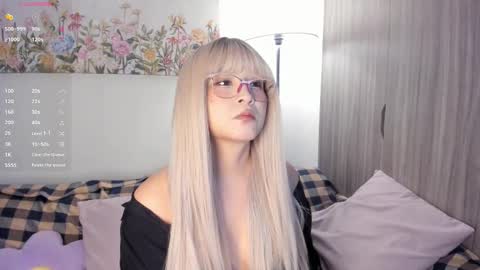 Sara  new account  give me thomb up  Follow me   help me reach 15k followers again   online show from February 11, 11:08 pm