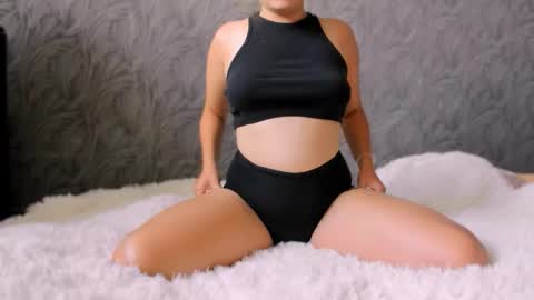Snapshot of sara_kox chatting on September 14, 1:45 pm sara_kox online show from September 14, 1:45 pm