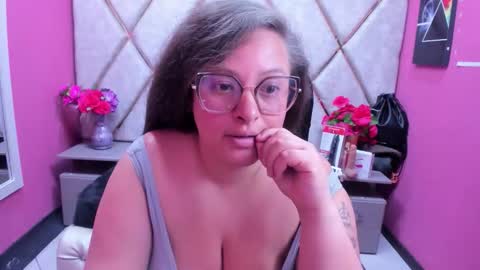 sara_thonson_ online show from November 27, 5:09 pm