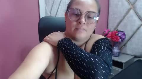 sara_thonson_ online show from March 6, 2:38 pm