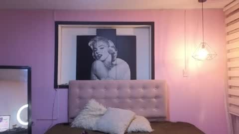 sara_valderrama_ online show from May 19, 12:45 pm