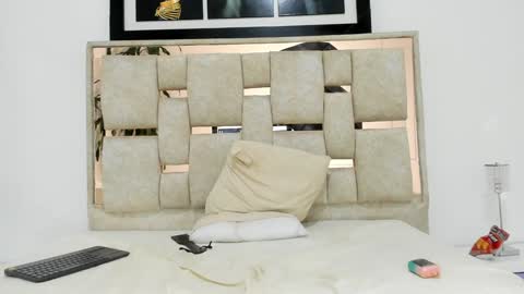 Snapshot of saraa_nix chatting on January 29, 6:43 am sara online show from January 29, 6:43 am