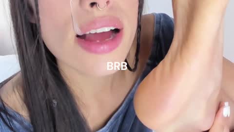 Snapshot of saraarchbould chatting on December 7, 7:27 pm Sara online show from December 7, 7:27 pm