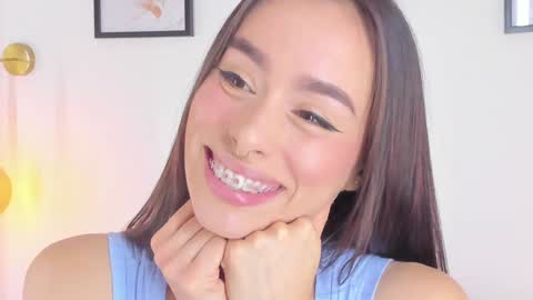 Snapshot of saraarchbould chatting on December 12, 5:48 pm Sara online show from December 12, 5:48 pm