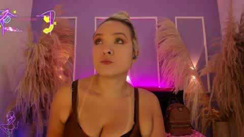 SaraAvila  online show from September 22, 7:29 pm