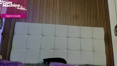   online show from March 4, 10:01 am