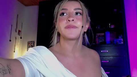 saradiazxxx online show from March 16, 5:44 am