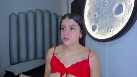 Sarah online show from December 21, 1:28 pm