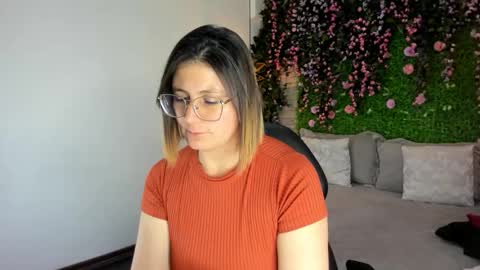 Sarah Deyvis online show from January 8, 5:41 pm