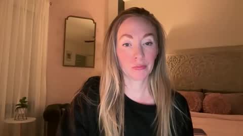 Sarah online show from June 2, 3:19 am