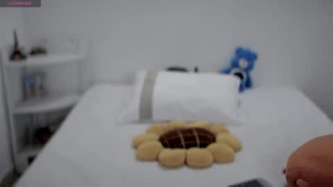 sarahgrant_ online show from November 9, 2:59 am