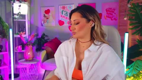 Divine Sarah NONUDE model online show from April 13, 3:38 pm