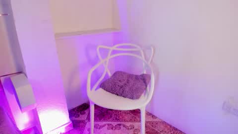 Sarahnovoa  online show from November 2, 12:38 pm