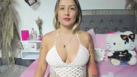 Sara Ledouxx online show from October 1, 10:30 pm