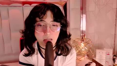 sara  online show from March 13, 6:49 am