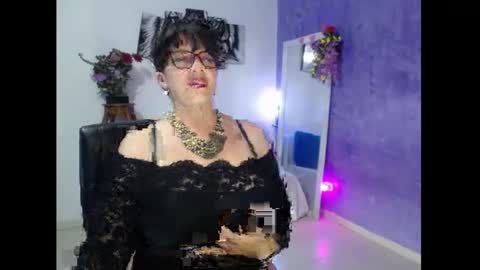 Snapshot of sarasmith2 chatting on January 19, 1:43 am sara online show from January 19, 1:43 am