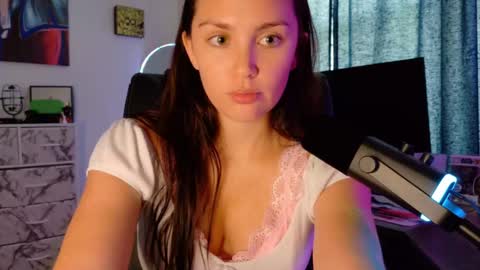 sariaaahh online show from December 3, 8:42 pm