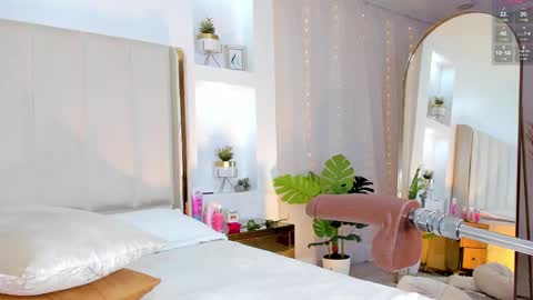 My Name Is Sara C. Welcome online show from March 10, 12:06 pm