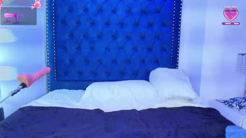 Snapshot of sasha_blazer chatting on February 23, 6:38 am Sasha online show from February 23, 6:38 am